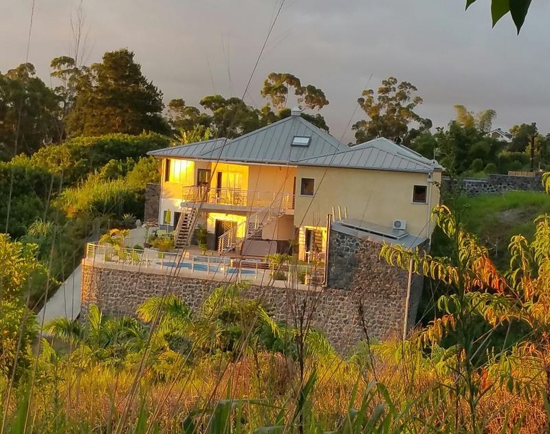 Les Nymphes De Bourbon Bed & Breakfast Saint Pierre Bagian luar foto